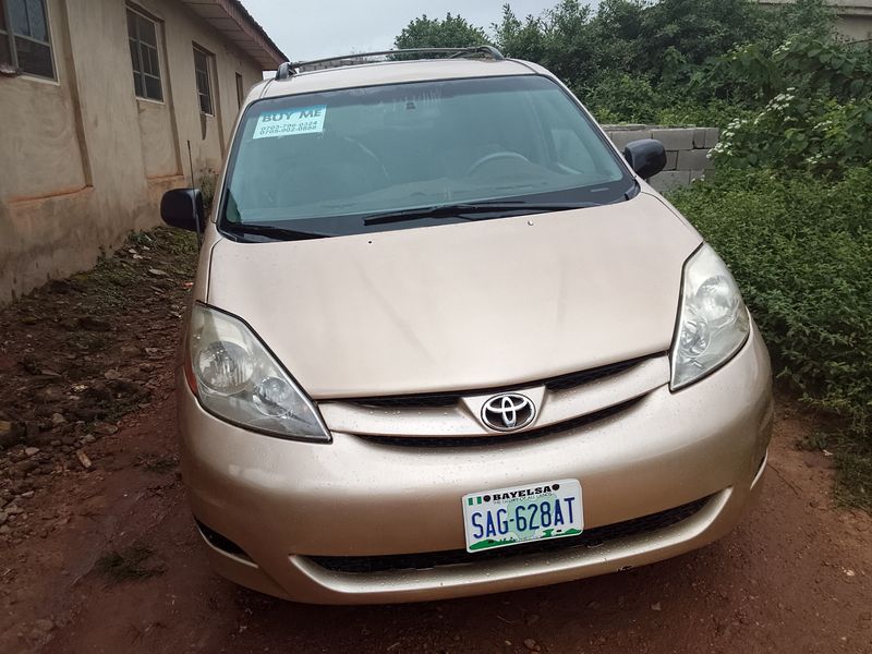 Main image of 2008 Toyota Sienna LE